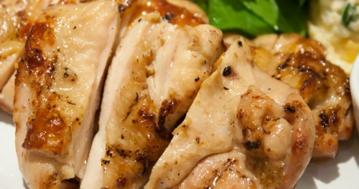 shutterstock_342666749 Slow cooker pesto butter chicken
