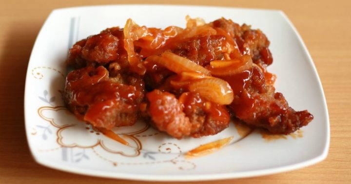 shutterstock_694060432 Mouth-watering sweet and sour chicken