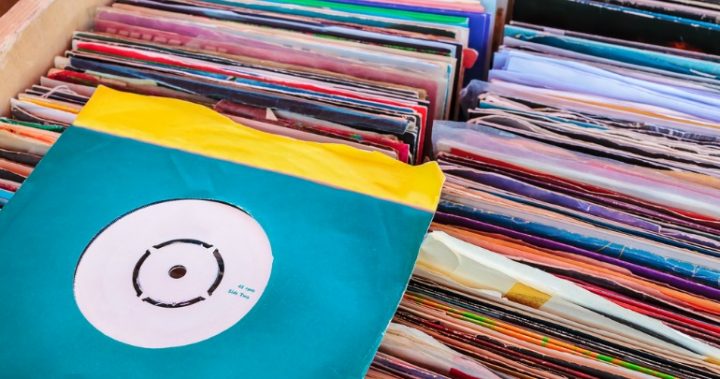 200917 records Record player.