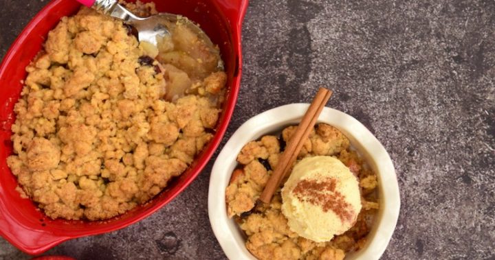 shutterstock_529762822 Easy apple and rhubarb crumble