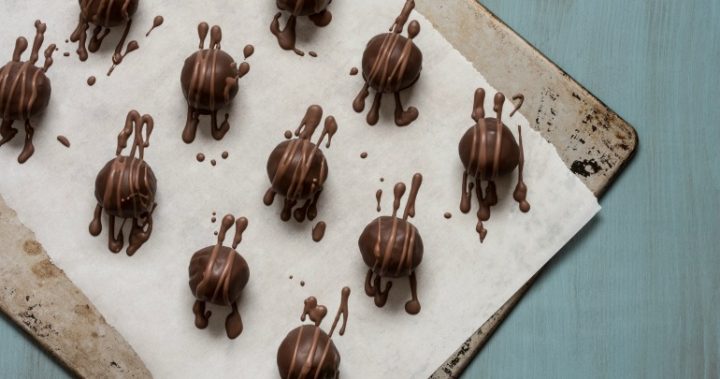 GettyImages-697609479 Peanut butter and triple choc truffles