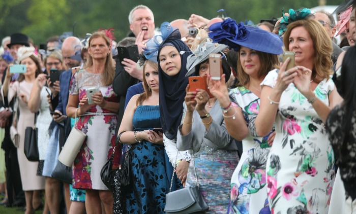 Crowds of frocked-up guests lined up to meet the Queen in the gardens of Buckingham Palace. Source: Getty/PA Wire