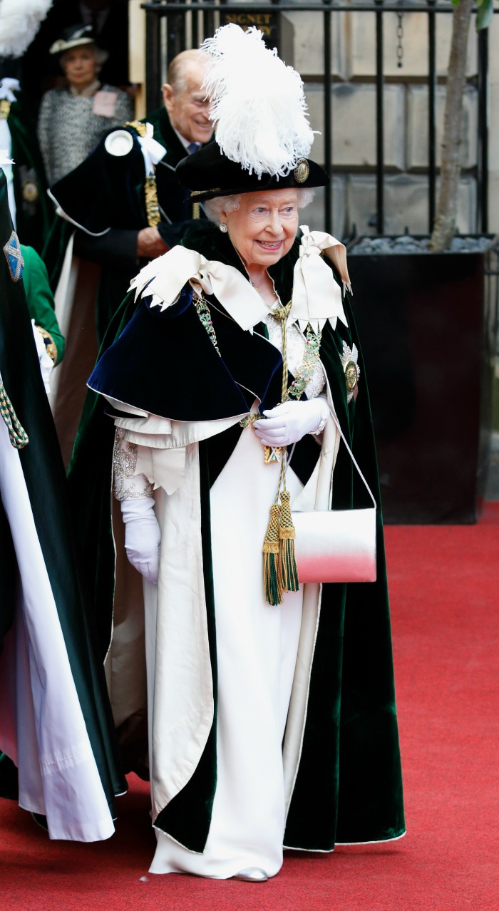 The Queen flashed a smile despite the searing heat. Source: Getty.