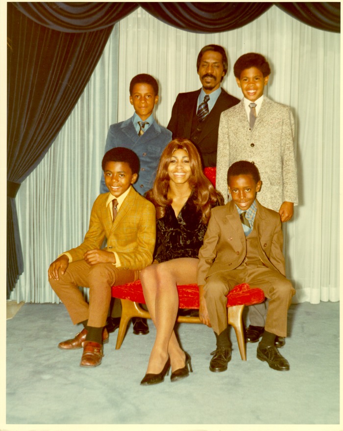 (Clockwise) Michael Turner, Ike Turner, Jr., Ike Turner, Craig Hill and Ronnie Turner in 1972. Source: Getty.