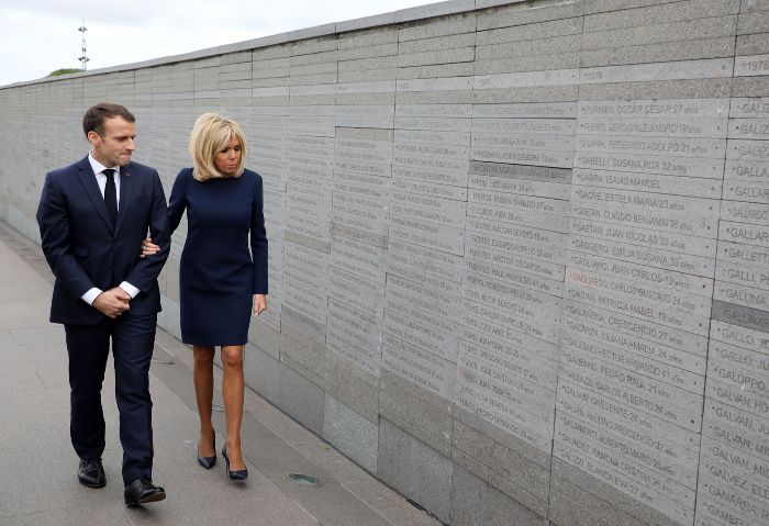 The French president and first lady toured Remembrance Park in Buenos Aires.