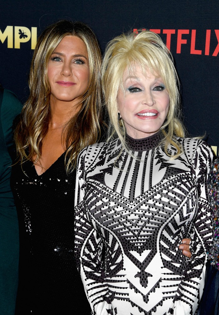 Dolly Parton poses alongside Jennifer Aniston at the Dumplin premiere