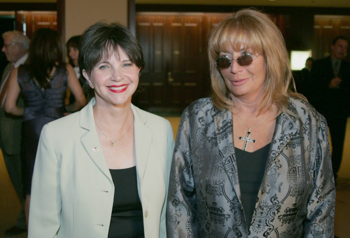 Penny Marshall (right) with her former co-star Cindy Williams. Source: Getty.