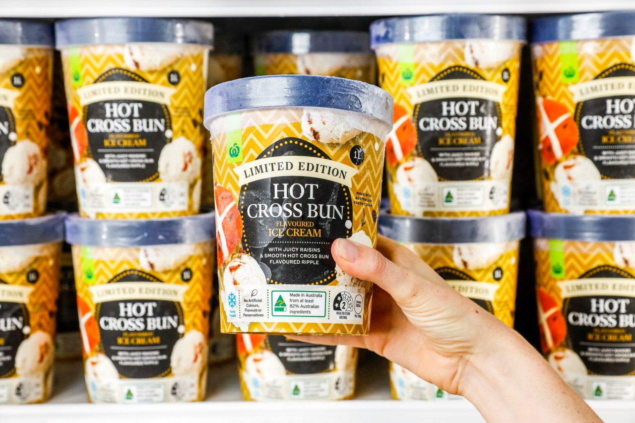 Woolworths has released a limited edition hot cross bun-flavoured ice cream. Source: Woolworths