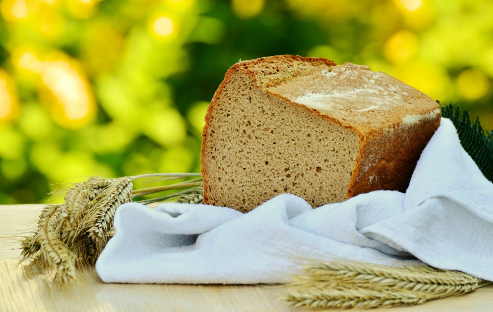 Switching to whole wheat bread is one of the easiest way to lose weight and up your fibre intake. Source: Pexels