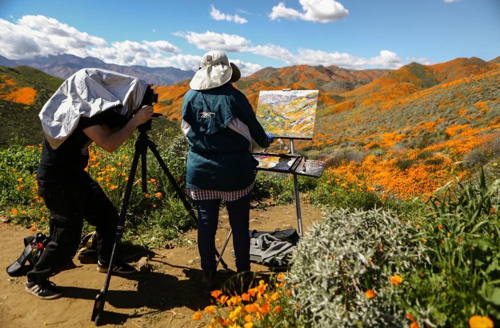 One woman took an old-school approach to capturing the view. Source: Getty