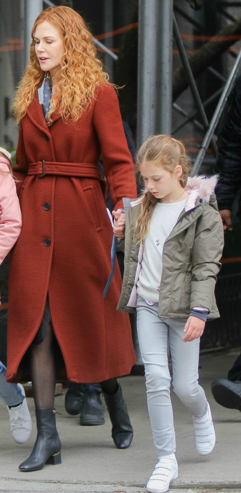 Nicole kept a protective hand on her daughter between takes. Source: Getty.