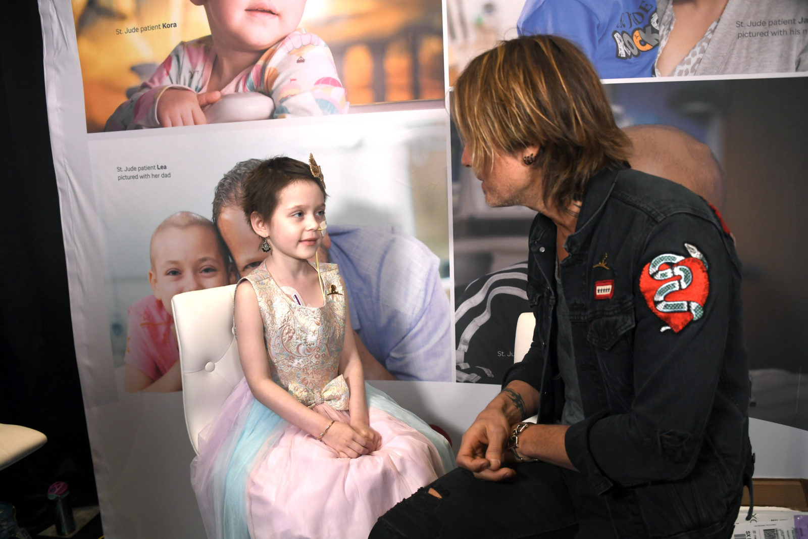 Keith Urban makes young fan’s day with surprise visit Starts at 60