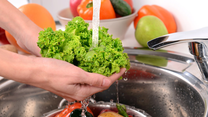 210116_washing_fruit_veg