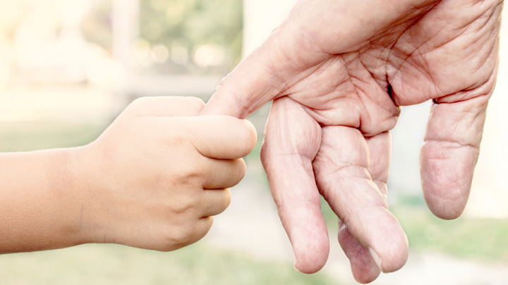 221115_hand_hold