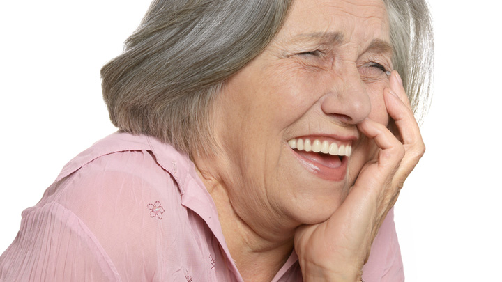 231115_laughing_woman