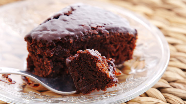 Easy, 15-minute chocolate raisin rum cake | Starts at 60