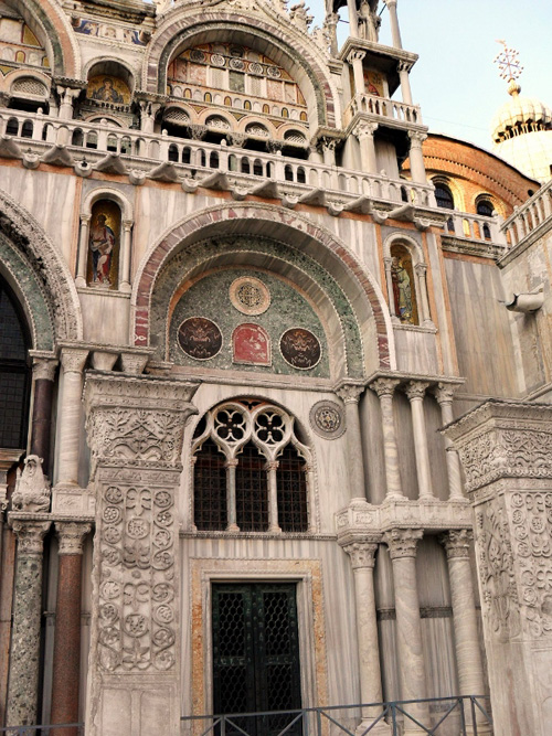 Venice - Note varied architectural styles on the basilica (600x800)