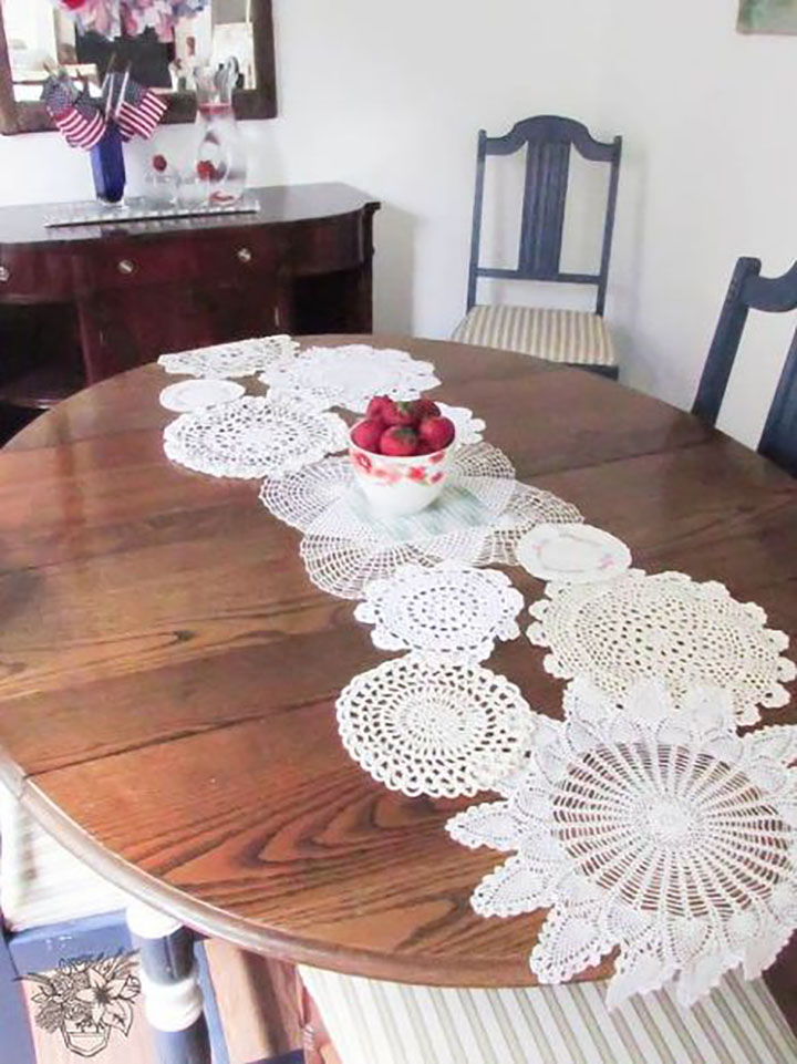 diy christmas doily tablerunner