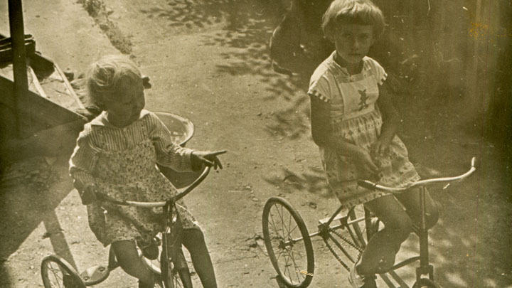 kids_bikes_1950s