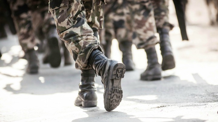 shutterstock_175699433_soldier boots