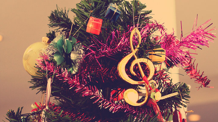 shutterstock_239544079traditionalxmas