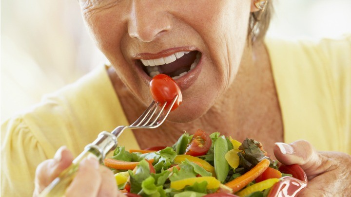 shutterstock_24071299_chew