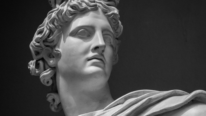 statue